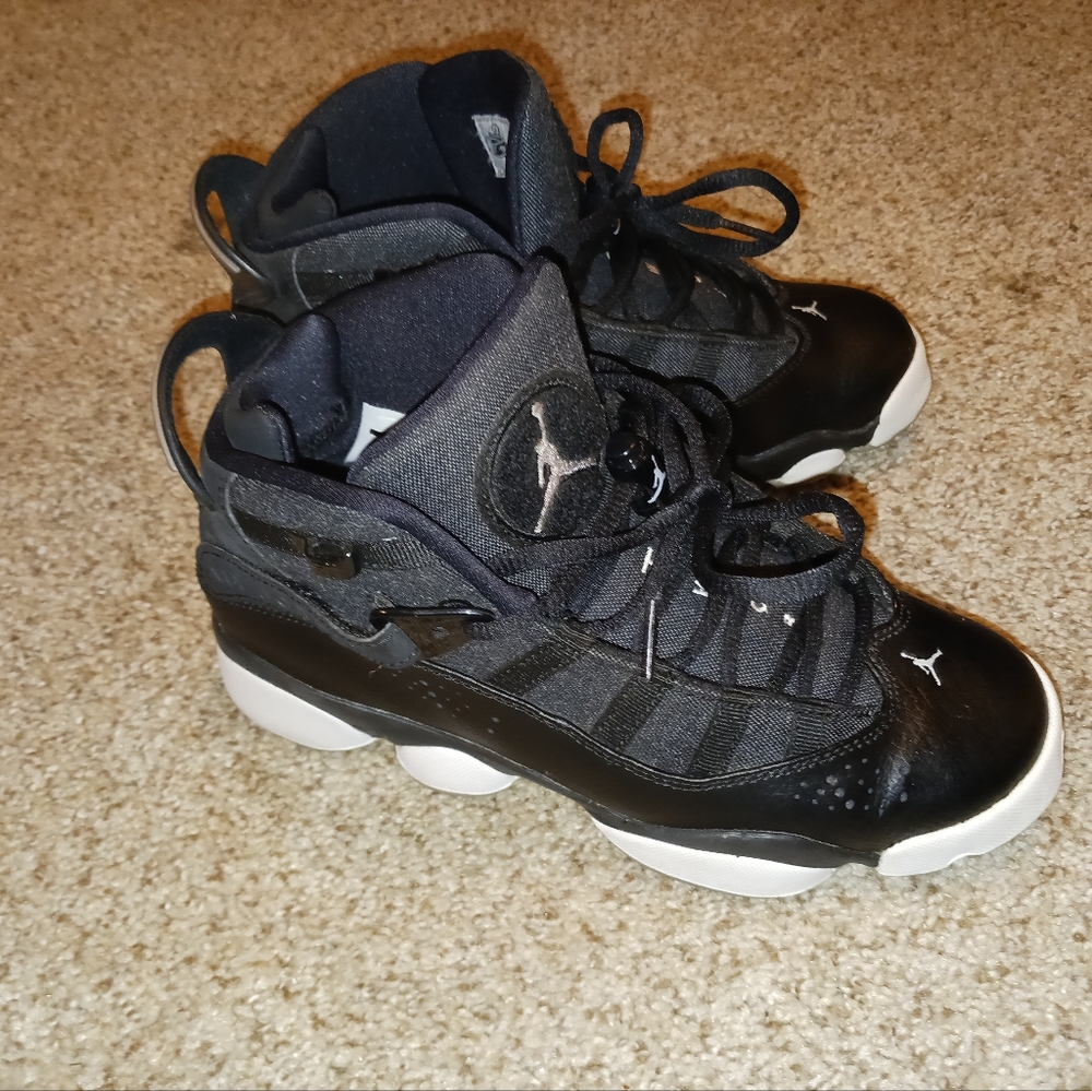Jordan TWOs Size 5.5 youth